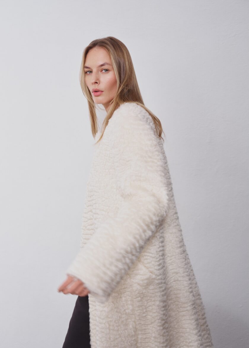 Arke Cream Fur Coat - Image 6