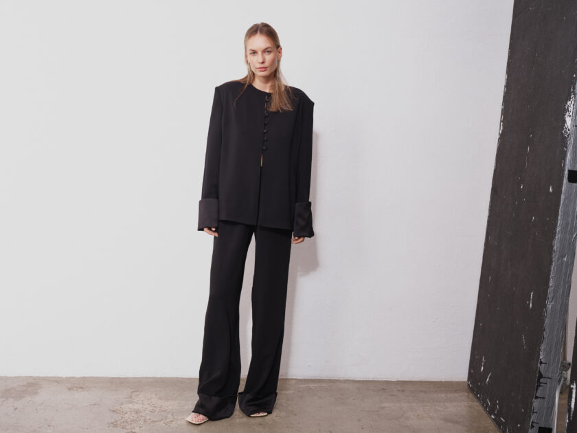 Rhea Black Soft-Tailored Blazer - obrazek 3
