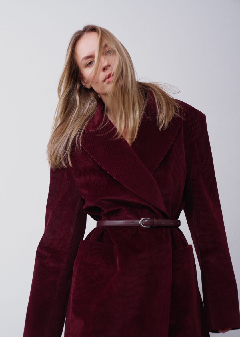 Penelope Burgundy Corduroy Trench Coat - obrazek 4