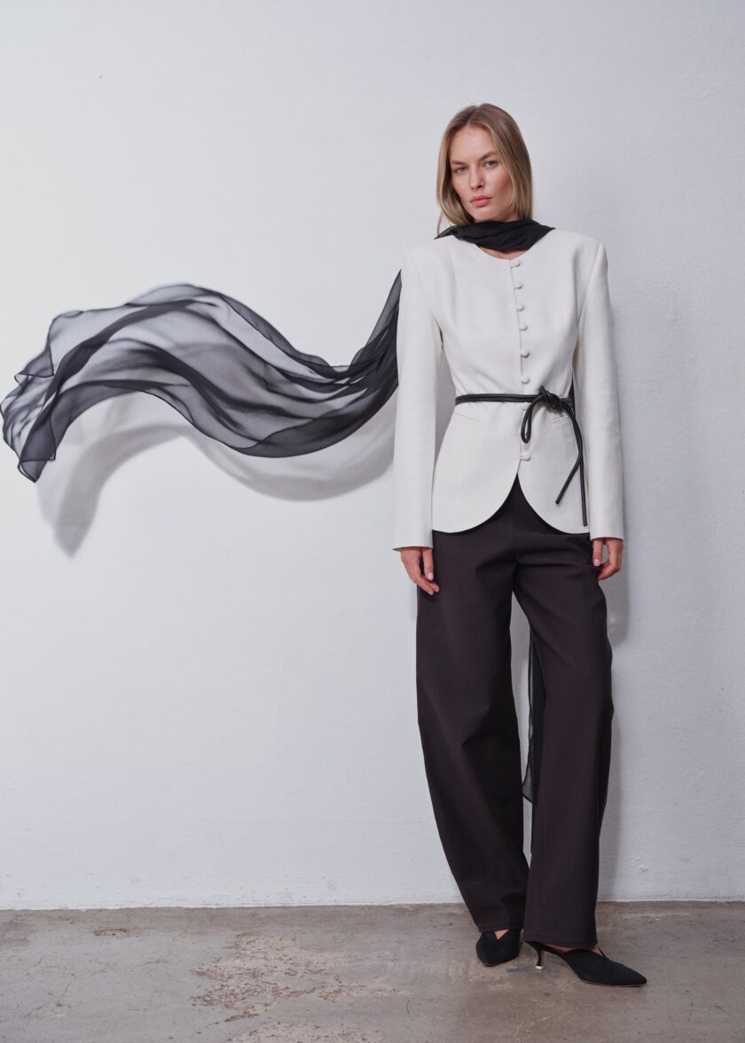 Bella Black Silk Scarf - obrazek 3